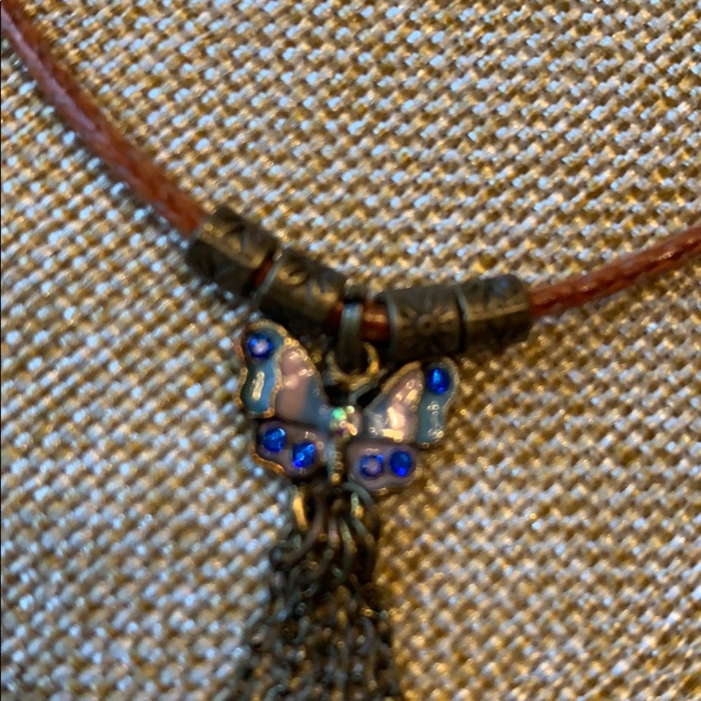 Handcrafted butterfly necklace - Picture 4 of 4